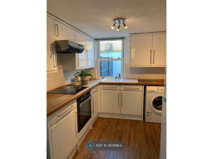 2 Bedroom Flat To Rent In Aitken Road, London, SE6