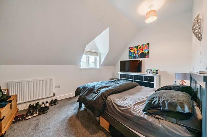1 Bedroom Flat For Sale In High Wycombe, West Wycombe, Buckinghamshire, HP12