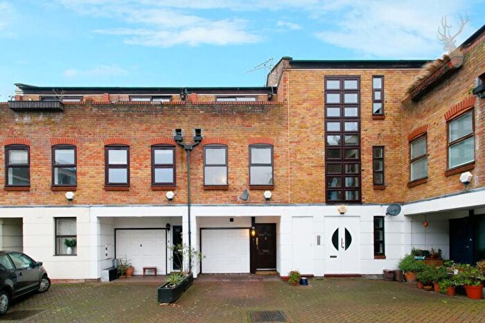 2 Bedroom Terraced House To Rent In Malmesbury Road, Bow, E3