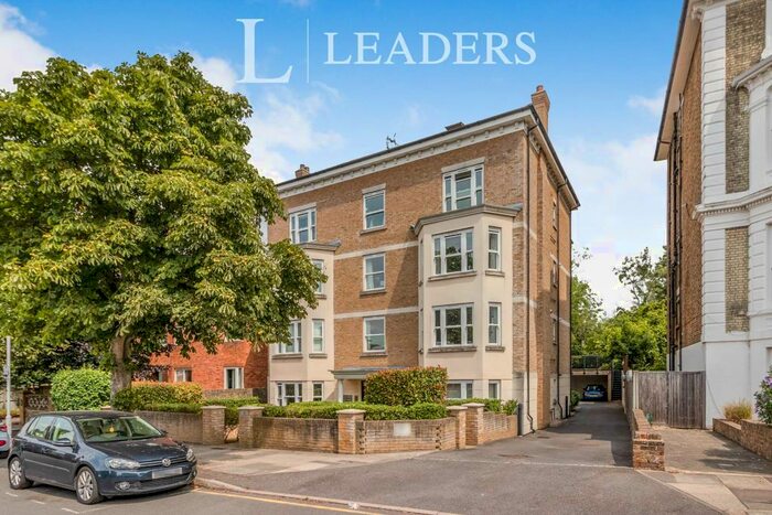 2 Bedroom Apartment To Rent In Avenue Elmers, KT6