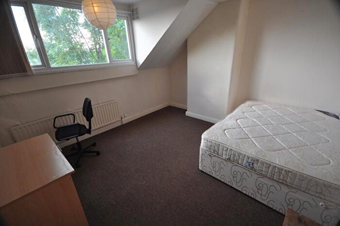 2 Bedroom Terraced House To Rent In Royal Park Avenue, Hyde Park, Leeds, LS6