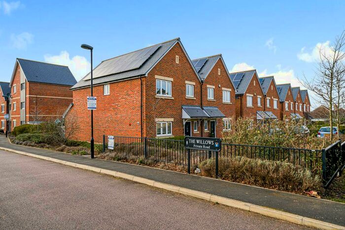 3 Bedroom Semi-Detached House To Rent In The Willows, Headington, OX3