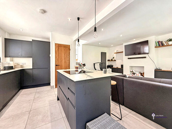 3 Bedroom Semi-Detached House For Sale In Moat Hill, Southampton, SO18