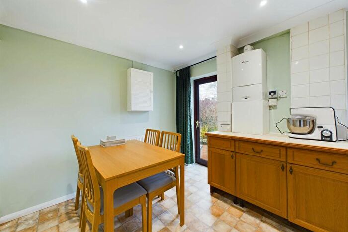 2 Bedroom End Of Terrace House For Sale In Lyne Way, Warners End, HP1