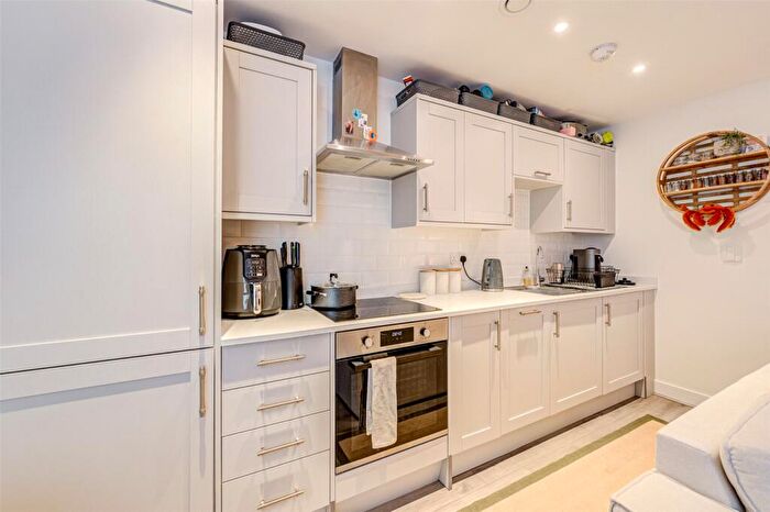 1 Bedroom Flat For Sale In Romany Road, Worthing, West Sussex, BN13