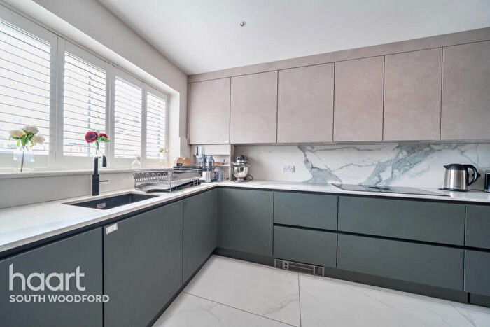 4 Bedroom Town House To Rent In Becket Close, Woodford Green, IG8