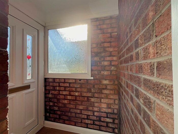 2 Bedroom Semi-Detached Bungalow For Sale In Grassington Avenue, Warwick, CV34