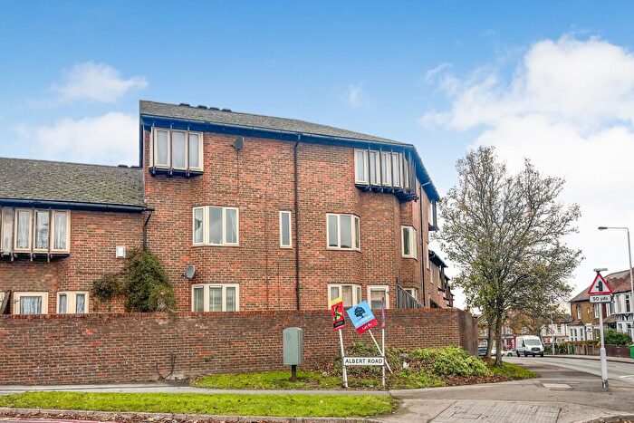 1 Bedroom Flat For Sale In Osborne Place, Sutton, Surrey, SM1