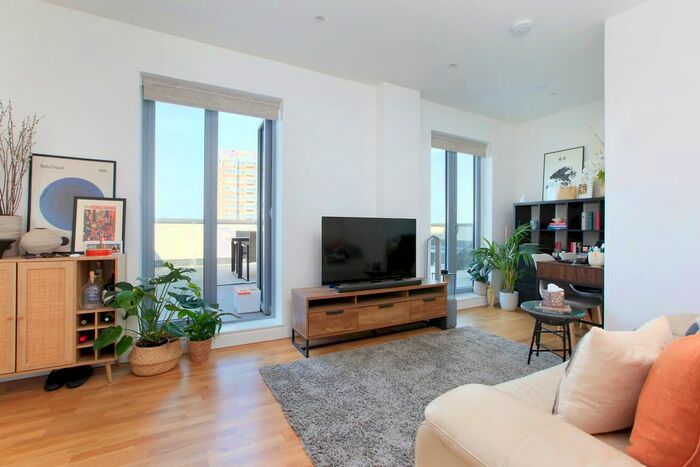 2 Bedroom Flat To Rent In York Road, Battersea, SW11