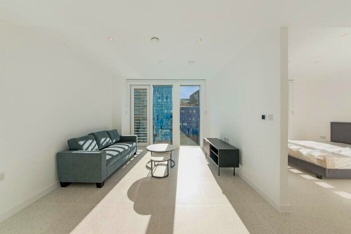 Apartment To Rent In Bouchon Point, The Silk District, E1