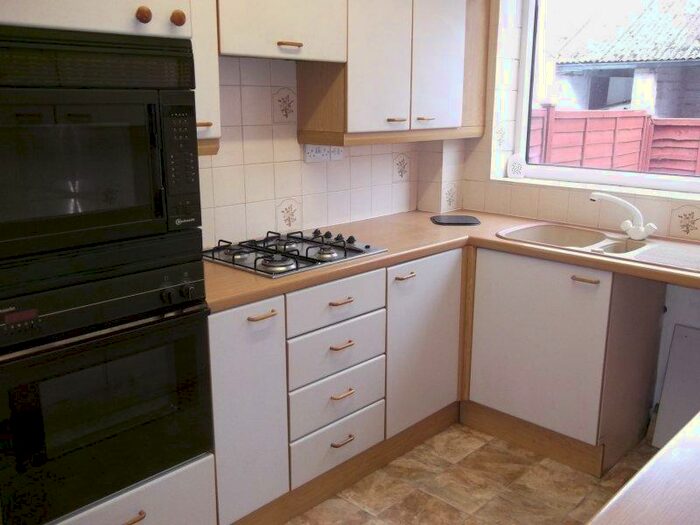 3 Bedroom House To Rent In Racecommon Road, Barnsley, S70