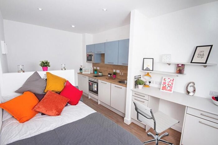 5 Bedroom Flat To Rent In Standard Ensuite, Orbital House, Ilkeston Road, NG7