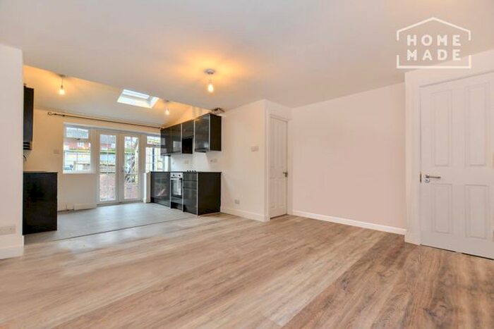 5 Bedroom Semi-Detached House To Rent In Lower Marsh Lane, Kingston, KT1