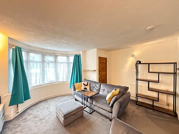 3 Bedroom Semi Detached House To Rent In North Western Avenue, Watford, WD25