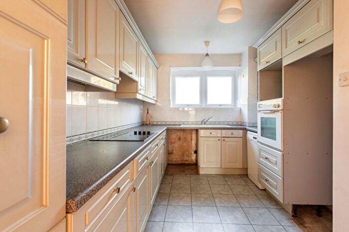 3 Bedroom Flat For Sale In The Grove, Gosforth, NE3