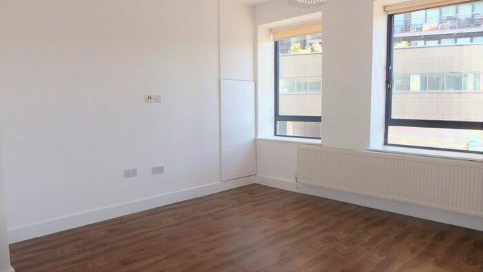 2 Bedroom Flat To Rent In Ballards Lane, North Finchley, N12