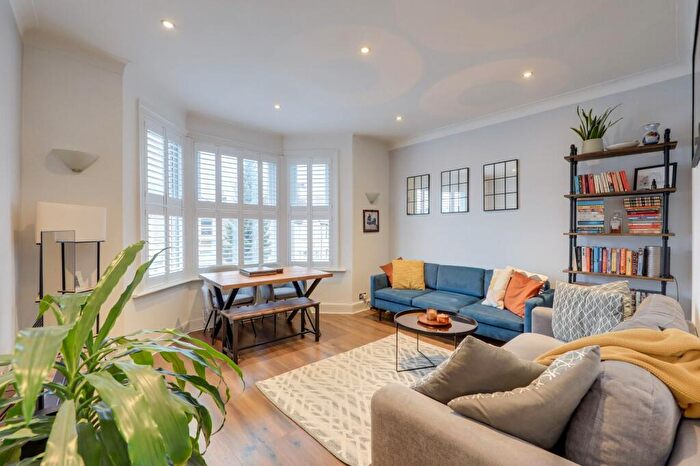 2 Bedroom Flat For Sale In Ardgowan Road, Catford, SE6