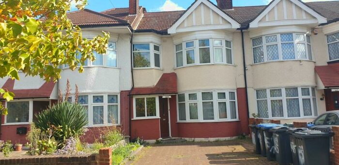 Studio To Rent In Connaught Gardens, Palmers Green, N13
