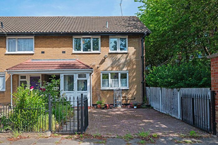 2 Bedroom End Terrace House To Rent In Sidney Square, Whitechapel, London, E1