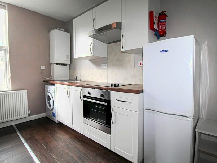 Studio To Rent In Darnley Road, West Park, Leeds, LS16