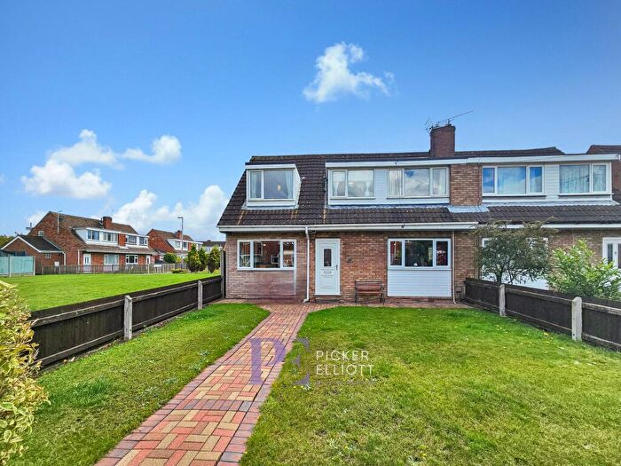 4 Bedroom Semi-Detached House For Sale In Azalea Walk, Burbage, LE10