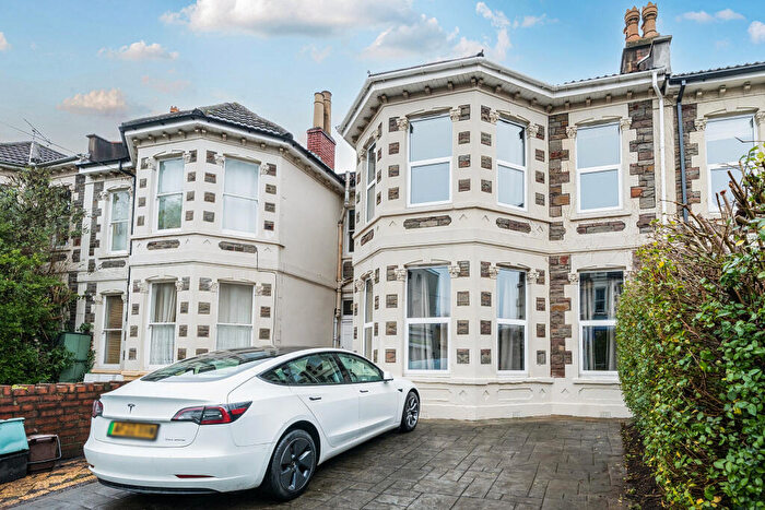 3 Bedroom Apartment For Sale In Zetland Road, Redland, Bristol, BS6