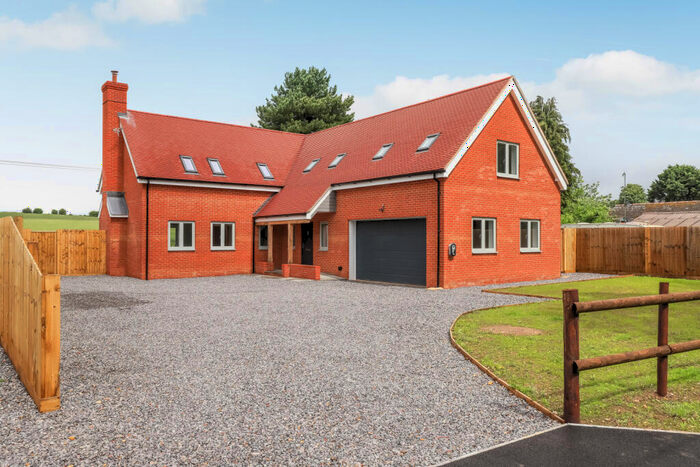 4 Bedroom Detached House For Sale In The Portway, Winterbourne Gunner, Salisbury, Wiltshire, SP4