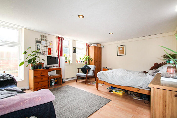 2 Bedroom Flat To Rent In St. Helena Road, London, SE16