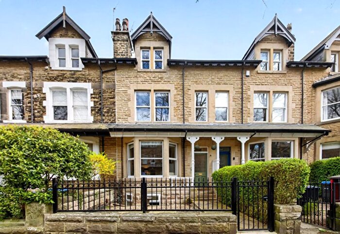 5 Bedroom Property For Sale In West End Avenue, Harrogate, HG2