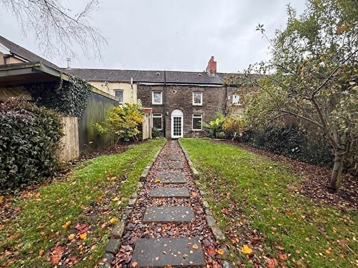 2 Bedroom Cottage To Rent In Long Row, Treforest, CF37