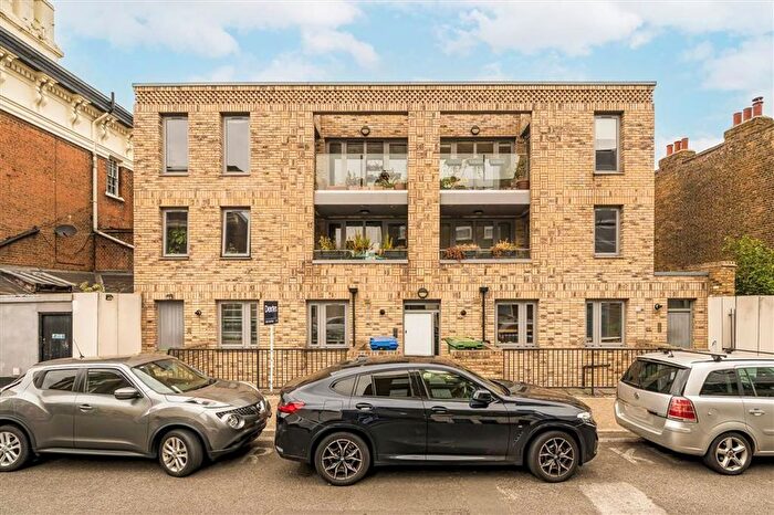 2 Bedroom Maisonette For Sale In Hatcham Park Road, London, SE14