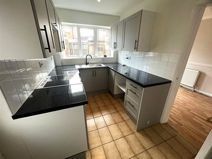 3 Bedroom Semi-Detached House To Rent In Sandway Drive, Camblesforth, YO8