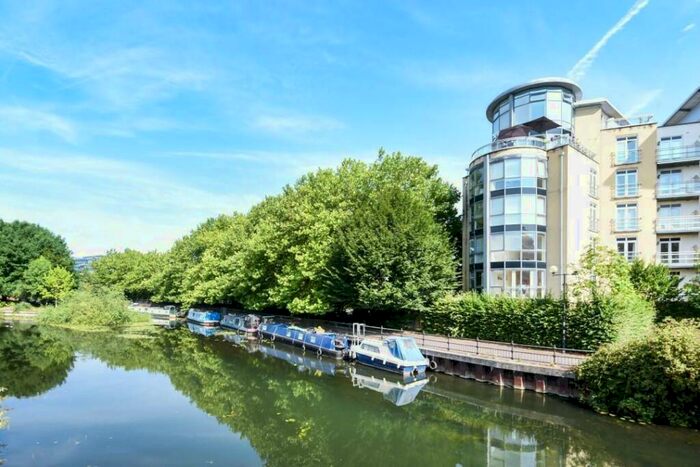 2 Bedroom Apartment To Rent In The Meridian, Kenavon Drive, Reading, Berkshire, RG1