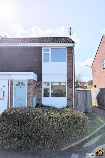 2 Bedroom End Of Terrace House To Rent In Heath Way, Horsham, West Sussex, RH12