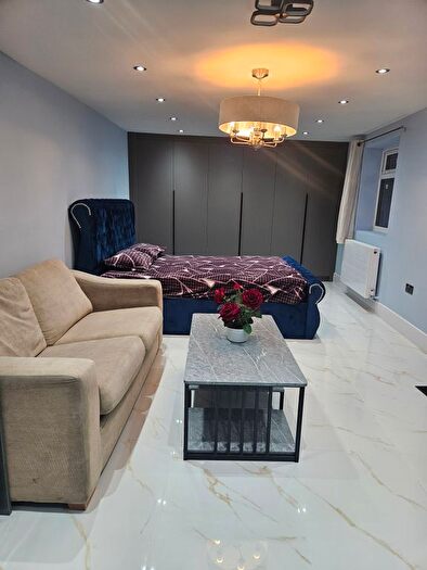 Studio To Rent In Chessholme Road, Ashford, TW15