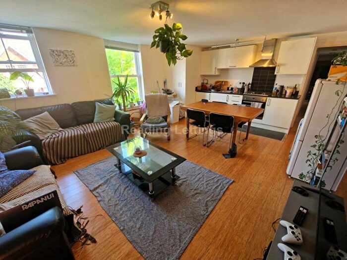 2 Bedroom Apartment To Rent In South View Avenue, Caversham, RG4