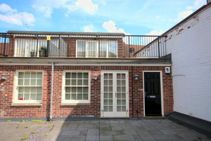 2 Bedroom Flat To Rent In Bell Street, Henley-On-Thames, Oxfordshire, RG9