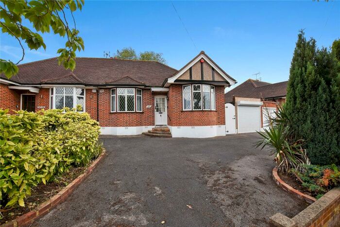 2 Bedroom Bungalow To Rent In Compton Rise, Pinner, Middlesex, HA5
