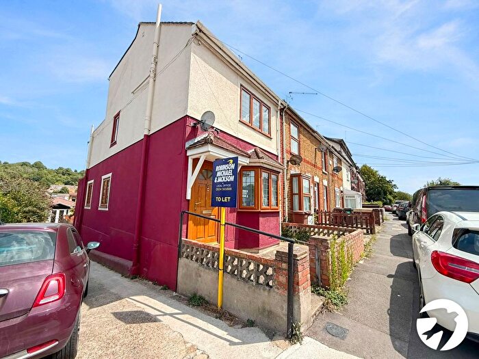 3 Bedroom Detached House To Rent In Capstone Road, Chatham, Kent, ME5