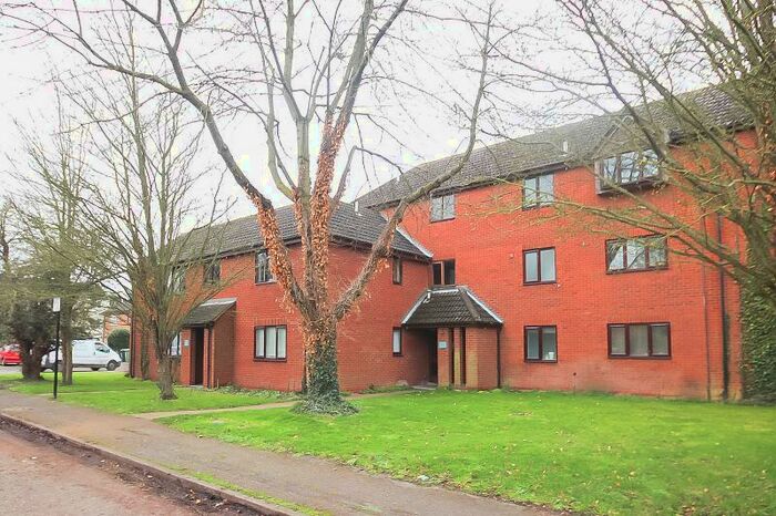 Apartment To Rent In Brackyn Road, CB1