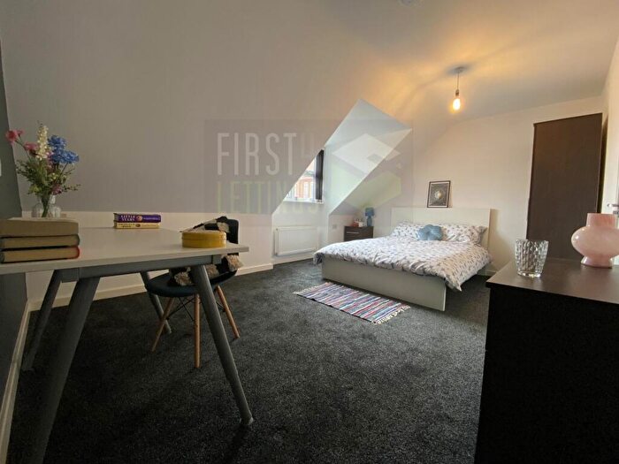 5 Bedroom Semi-Detached House To Rent In Avenue Road Extension, Clarendon Park, LE2