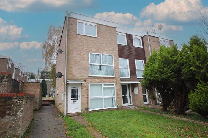 2 Bedroom Maisonette To Rent In Hyde Heath Court, Crawley, RH10