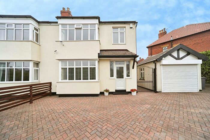 4 Bedroom Semi-Detached House For Sale In Tong Road, Leeds, LS12