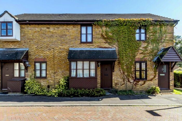 1 Bedroom Property To Rent In Tulip Close, Hampton, TW12