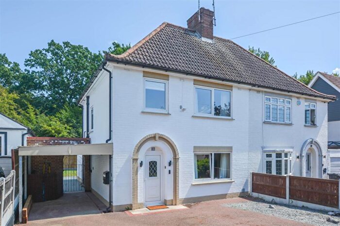 3 Bedroom Semi-Detached House For Sale In Beech Avenue, Brentwood, CM13