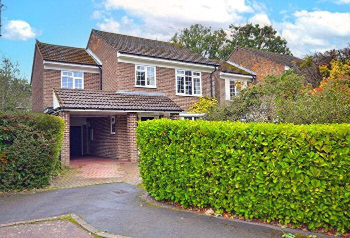 4 Bedroom Detached House For Sale In Woburn Close, Frimley, GU16