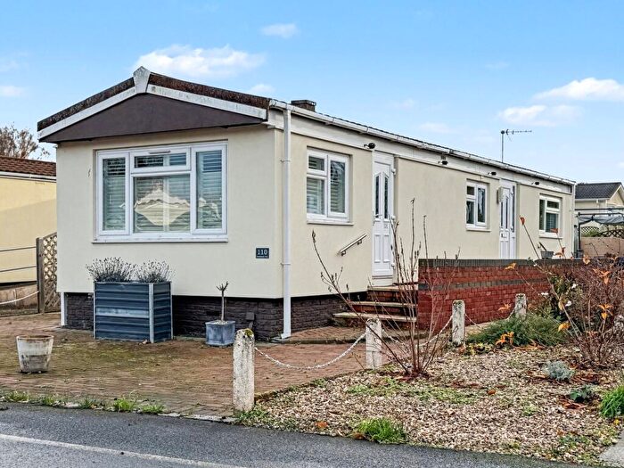 1 Bedroom Park Home For Sale In Heathlands Park, Foxhall Road, Rushmere St Andrew, Ipswich, IP4