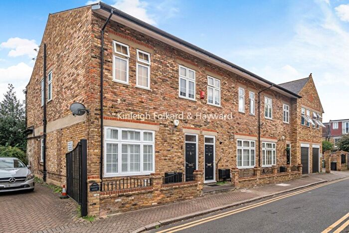 3 Bedroom Flat For Sale In Camden Grove, Chislehurst, BR7