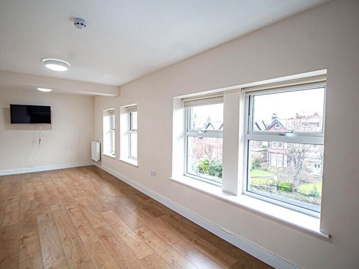 3 Bedroom Apartment To Rent In Apt, Pavilion House #, HG1