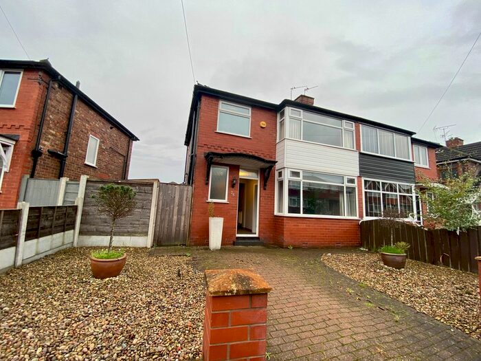 3 Bedroom Semi-Detached House To Rent In Cliftonville Drive, Swinton, M27